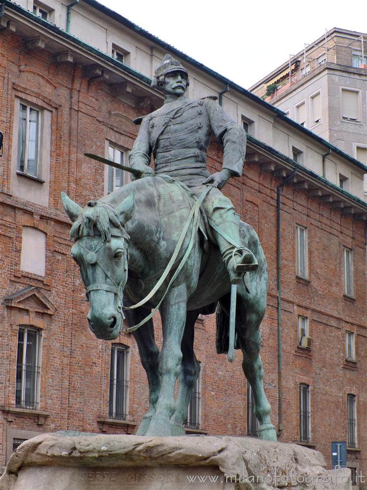 Milano - Monumento al colonnello Giuseppe Missori